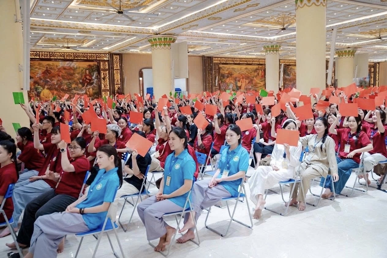 Các khóa sinh và đoàn viên thanh niên trao đổi, thảo luận nhiều nội dung về quy trình cứu hộ, chăm sóc, phục hồi và tái thả động vật hoang dã đúng cách