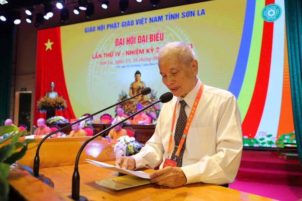 Cư sĩ Đào Quang Tố trình bày tham luận tại Đại hội