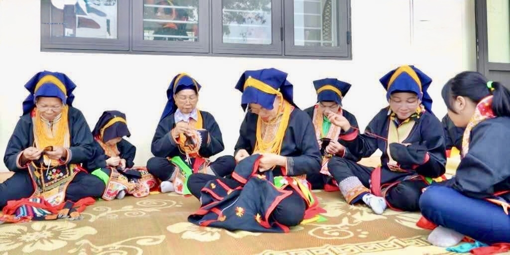 Phụ nữ Dao ở thôn Đồng Quặng, xã Thống Nhất, gìn giữ nghề thêu truyền thống, góp phần trao truyền những giá trị văn hóa đặc sắc của dân tộc cho thế hệ trẻ