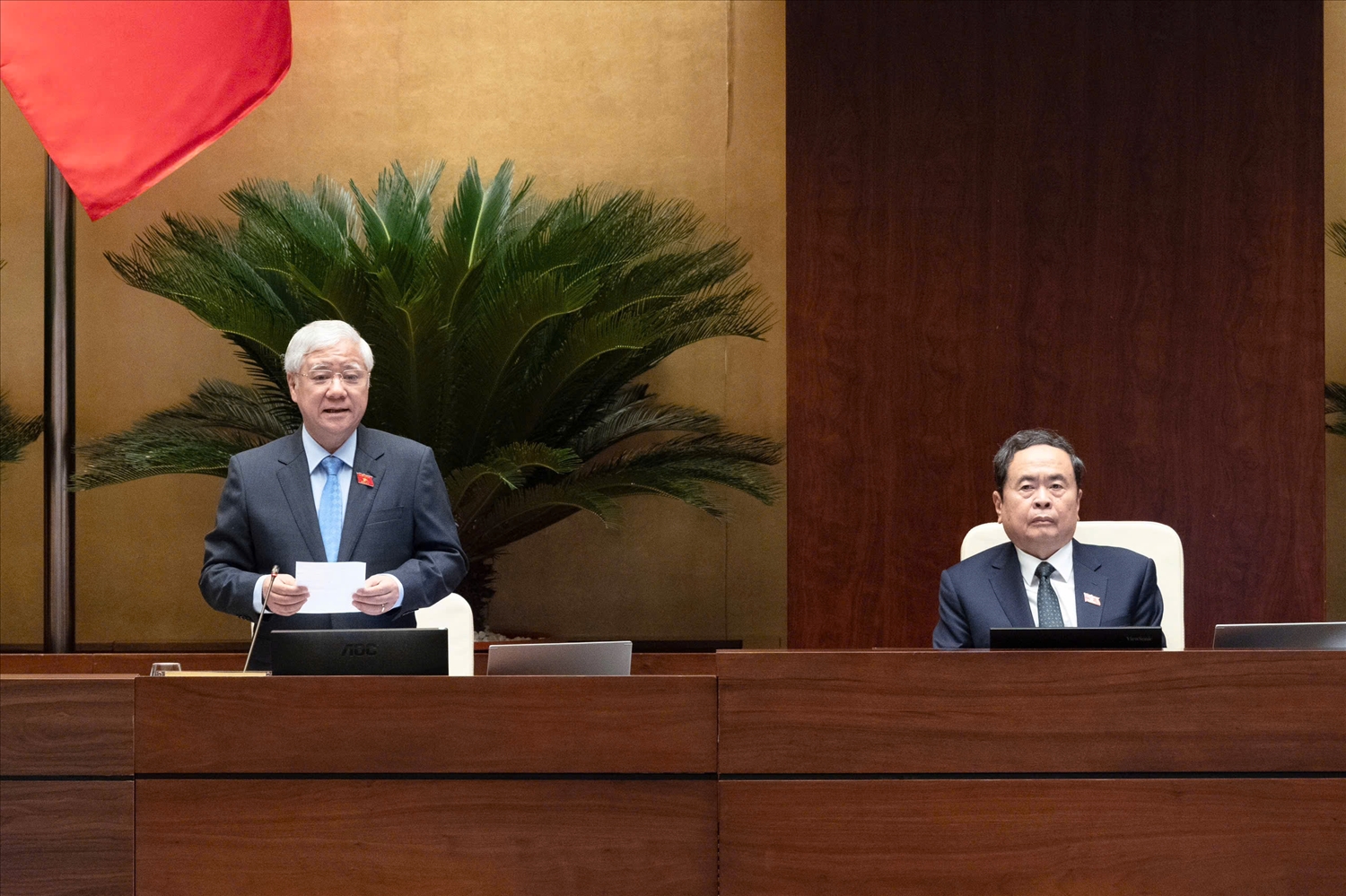 Đại biểu tham dự Phiên họp
