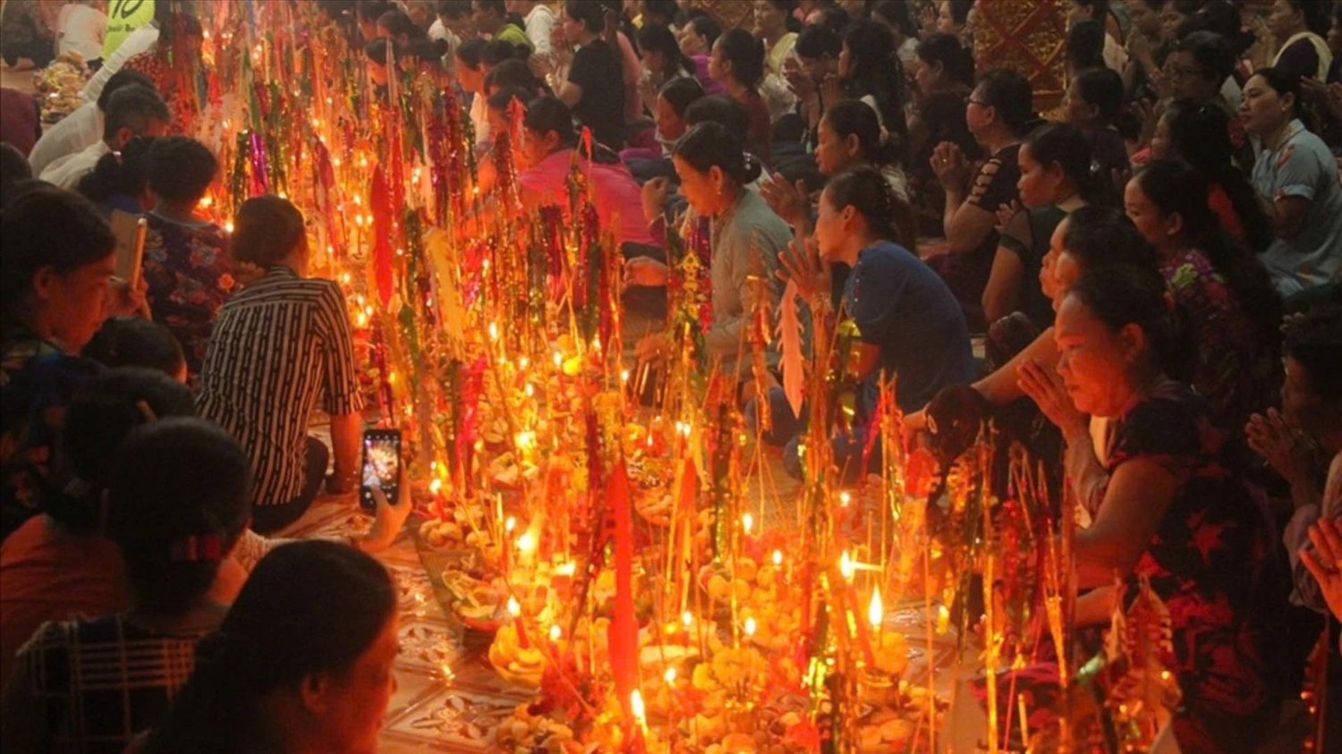 Nghi lễ Sene Dolta - một trong những lễ truyền thống quan trọng của đồng bào Khmer, được tổ chức tại chùa Som Rong nhằm tưởng nhớ và tri ân ông bà, Tổ tiên