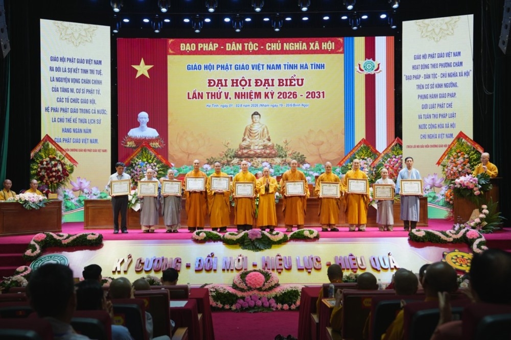 Trao Bằng tuyên dương công đức đến các cá nhân đã có nhiều đóng góp cho Phật giáo tỉnh Hà Tĩnh