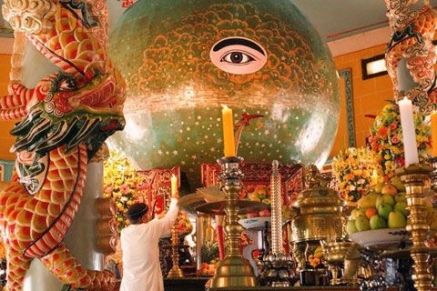 Hai chữ Cao Đài, giáo lý Cao Đài giải thích đó là danh xưng của Thượng Đế khi giáng cơ