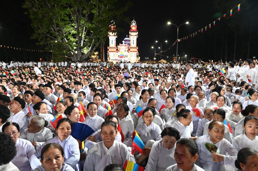 Tín đồ đạo Cao Đài lấy tình thương yêu làm nền tảng, nhân nghĩa làm phương châm hành đạo và phụng sự chúng sinh làm hành động