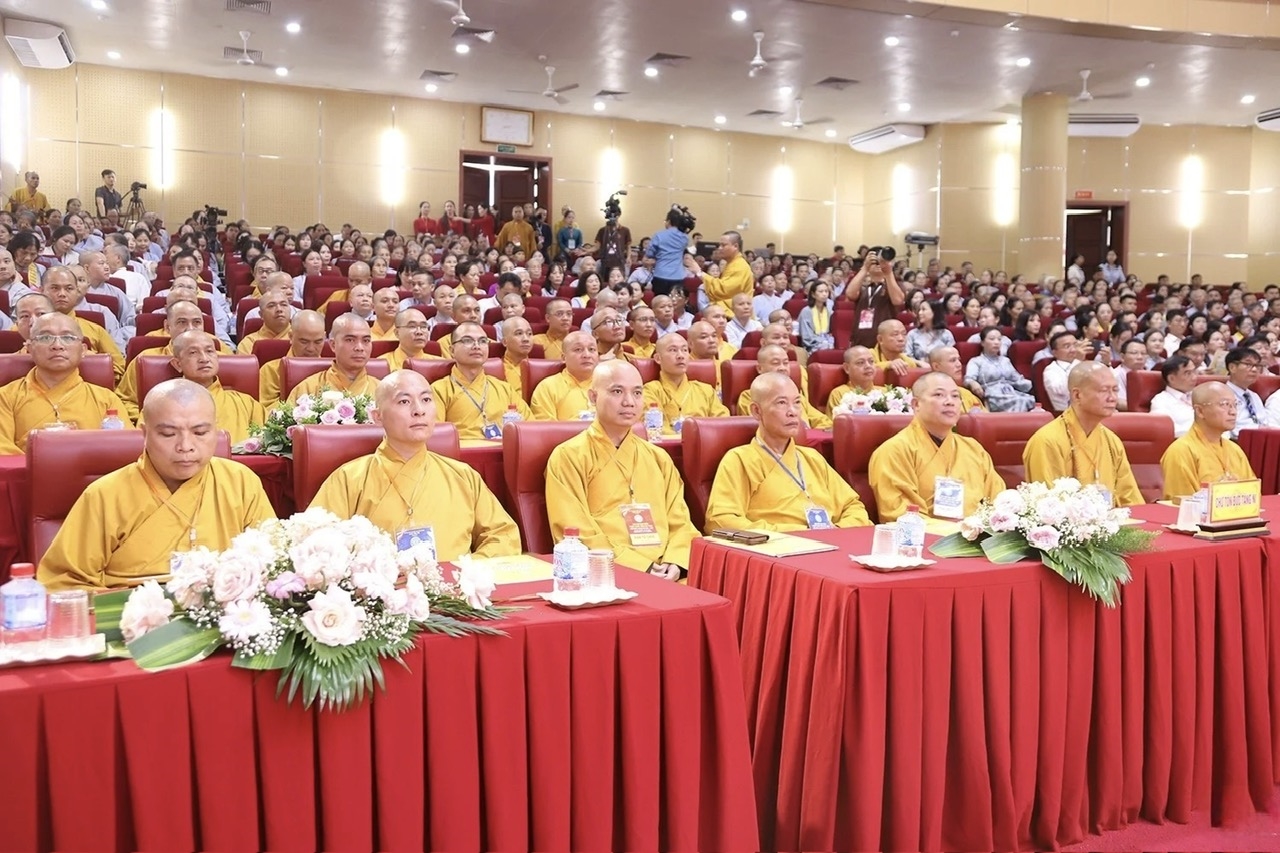 Các tăng, ni, phật tử tham dự Đại hội