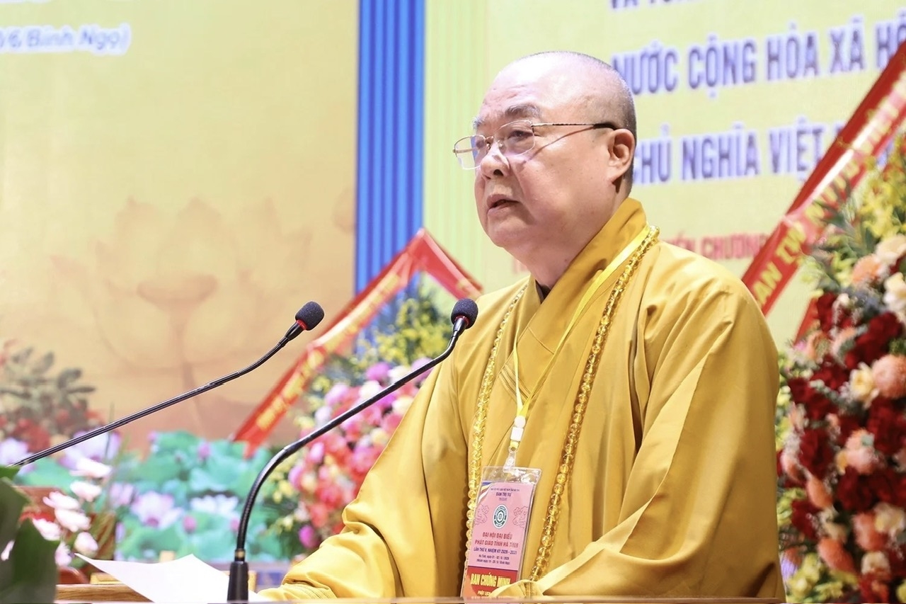 Hòa thượng Thích Thanh Nhiễu - Ủy viên Thường trực Hội đồng Chứng minh, Phó Chủ tịch Thường trực Hội đồng Trị sự Giáo hội Phật giáo Việt Nam phát biểu tại Đại hội