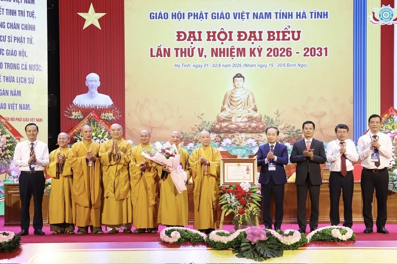 Ban Trị sự Giáo hội Phật giáo tỉnh Hà Tĩnh nhận Huân chương Lao động hạng Ba của Chủ tịch nước trao tặng 