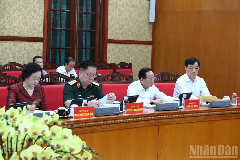 Các đồng chí lãnh đạo Đảng, Nhà nước và các đại biểu tham dự cuộc làm việc. (Ảnh: ĐĂNG KHOA)