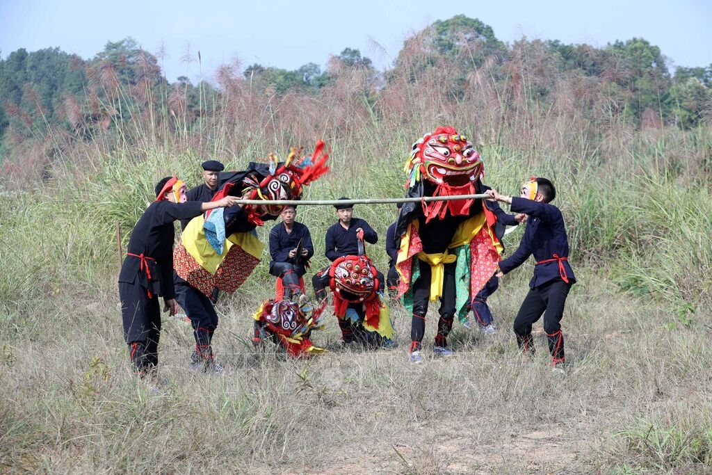 Múa sư tử mèo được đồng bào Tày, Nùng trong Công viên Địa chất Lạng Sơn lưu giữ và thực hành vào các dịp lễ, hội