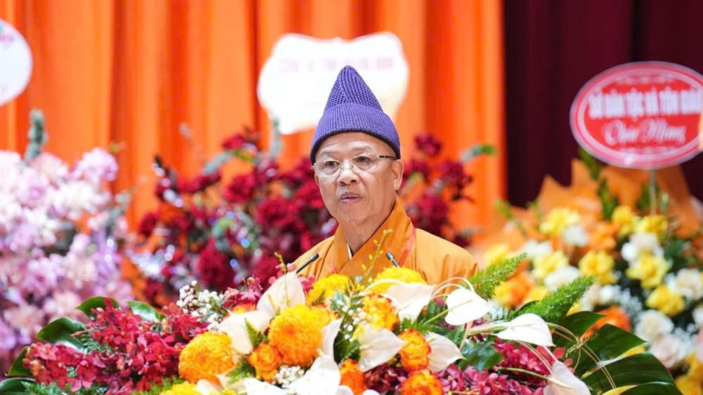Hòa thượng Thích Thanh Quyết, Phó chủ tịch Hội đồng Trị sự, Trưởng Ban Trị sự Giáo hội Phật giáo Việt Nam tỉnh Quảng Ninh phát biểu tại Đại hội