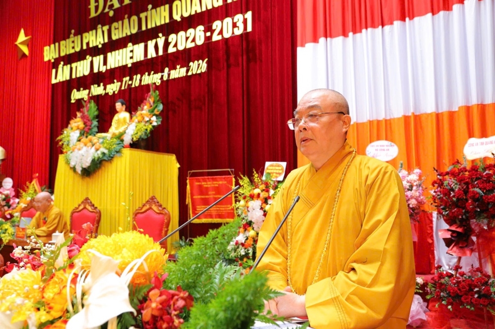 Hòa thượng Thích Thanh Nhiễu, Ủy viên Thường trực Hội đồng Chứng minh, Phó Chủ tịch Thường trực Hội đồng Trị sự phát biểu chỉ đạo Đại hội