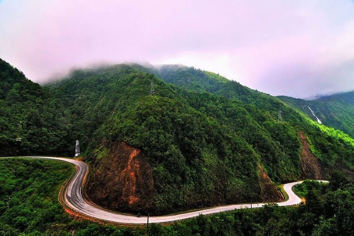 Nằm trong “tứ đại đỉnh đèo” của Việt Nam, đèo Ô Quy Hồ là con đèo đẹp nhất SaPa. Ngoài mang tên Ô Quy Hồ, còn được gọi với các tên khác như đèo Hoàng Liên Sơn, đèo mây