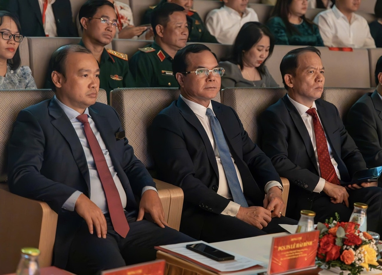 Ủy viên Ban Chấp hành Trung ương Đảng, Bộ trưởng Bộ Dân tộc và Tôn giáo Nguyễn Đình Khang và các đại biểu dự Lễ trao giải Cuộc thi