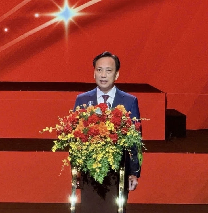 Phó Bí thư Đảng ủy Chính phủ, Trưởng Ban Tổ chức cuộc thi Lại Xuân Lâm, báo cáo khái quát về kết quả Cuộc thi chính luận về bảo vệ nền tảng tư tưởng của Đảng trong Đảng bộ Chính phủ lần thứ 2, năm 2026