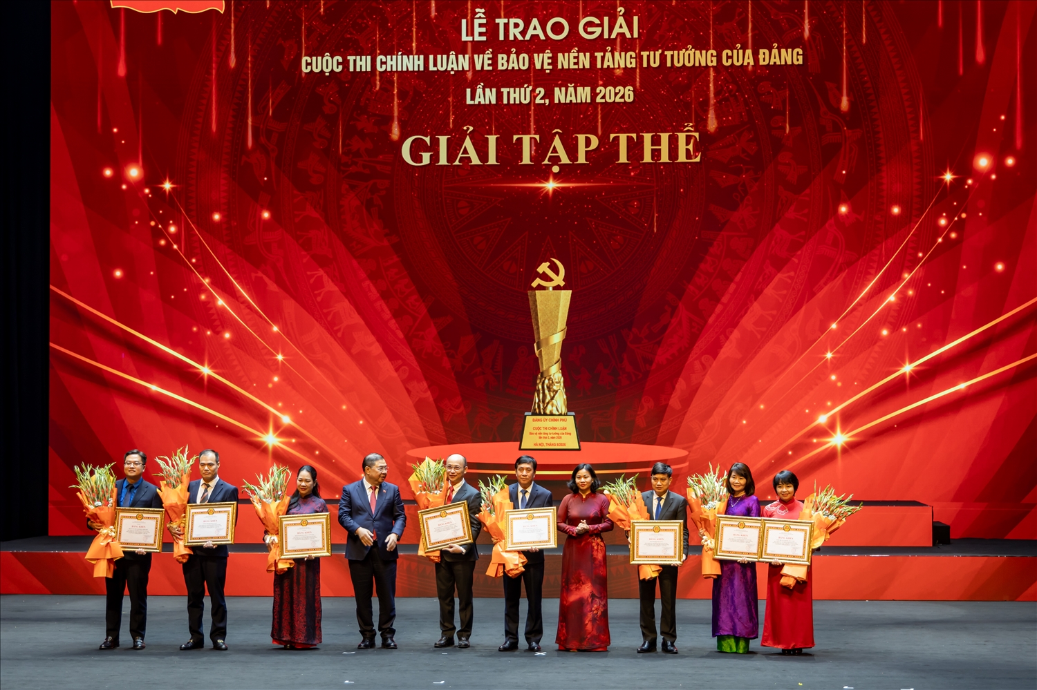 Phó Bí thư Thường trực Đảng ủy Chính phủ, Phó Thủ tướng Thường trực Chính phủ, Phó Trưởng Ban Chỉ đạo 35 Trung ương, Trưởng Ban Chỉ đạo 35 Đảng ủy Chính phủ, Trưởng Ban Chỉ đạo cuộc thi Phạm Gia Túc và Phó bí thư Đảng ủy Chính phủ Nguyễn Thị Tuyến đã trao Bằng khen của Ban Thường vụ Đảng ủy Chính phủ tặng 8 tập thể có thành tích xuất sắc