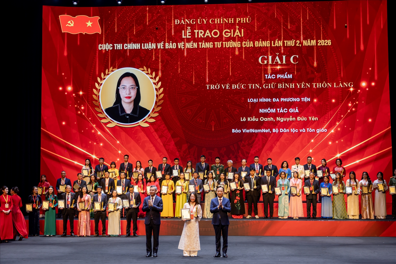 Nhóm tác giả Báo Vietnamnet, Bộ Dân tộc và Tôn giáo đạt giải C tại Cuộc thi