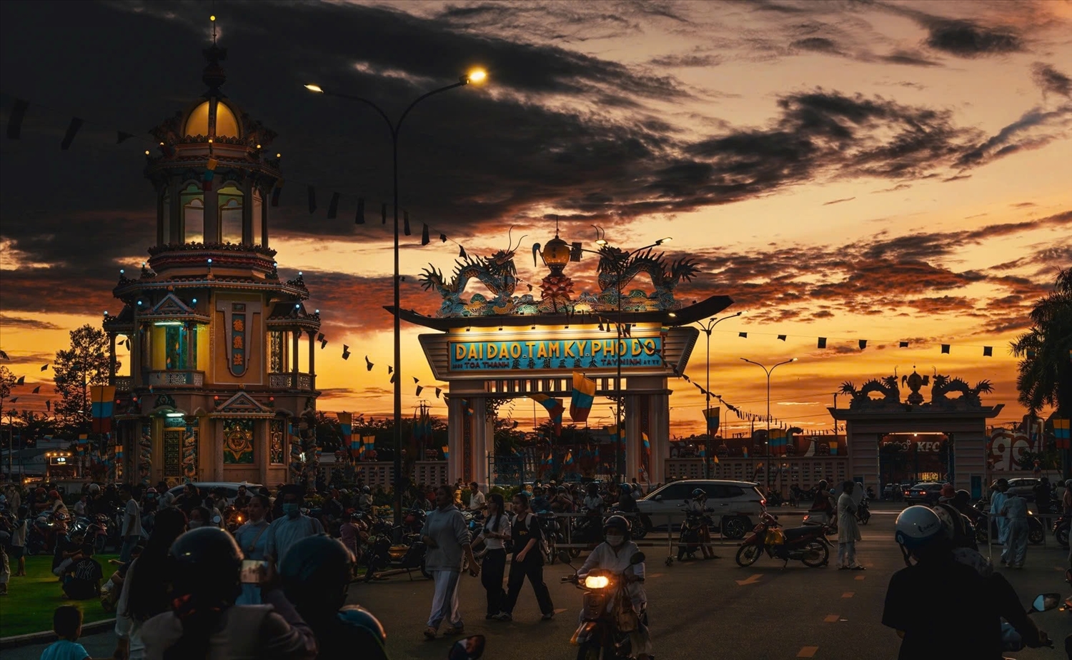 The Tay Ninh Holy See, the largest religious structure of the Cao Dai faith is located in Hoa Thanh Ward 5 km from the administrative center of Tay Ninh and spans an area of over one square kilometer