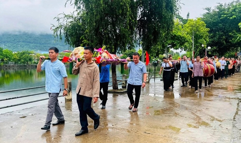 Bà con người Thái trắng bê mâm cỗ truyền thống trong Tết Xíp Xí năm 2026 tại xã Phù Yên, tỉnh Sơn La
