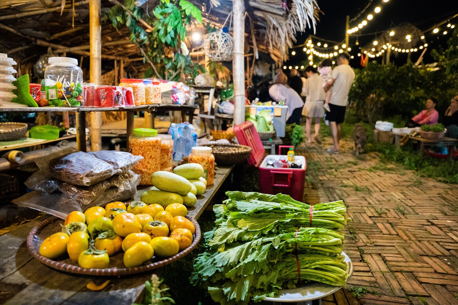 Phiên chợ Chiêng Đi ngày cuối tuần