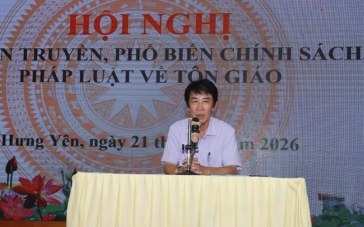 PGS.TS. Nguyễn Thanh Xuân - Giảng viên cao cấp Học viện Chính trị Quốc gia Hồ Chí Minh phổ biến chủ trương, chính sách của Nhà nước Việt Nam về tôn giáo tại Hội nghị