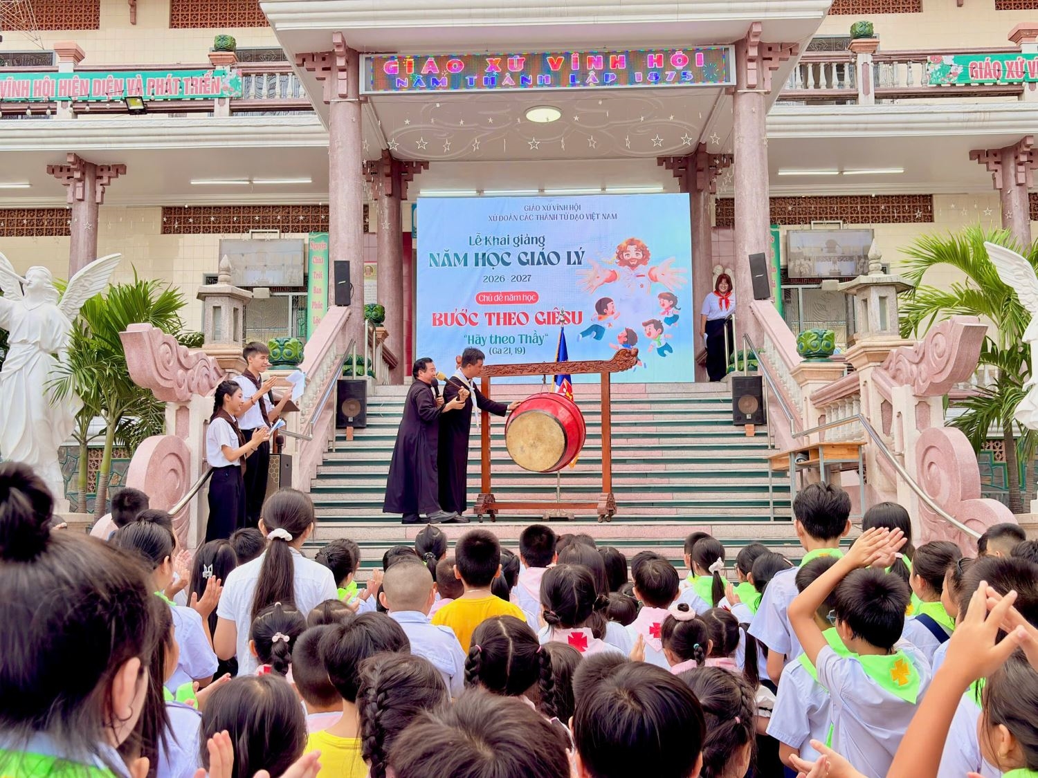Khai giảng năm học Giáo lý 2026-2027: Bước theo Giê-su - Hãy theo Thầy tại giáo xứ Vĩnh Hội, Tổng Giáo phận Thành phố Hồ Chí Minh