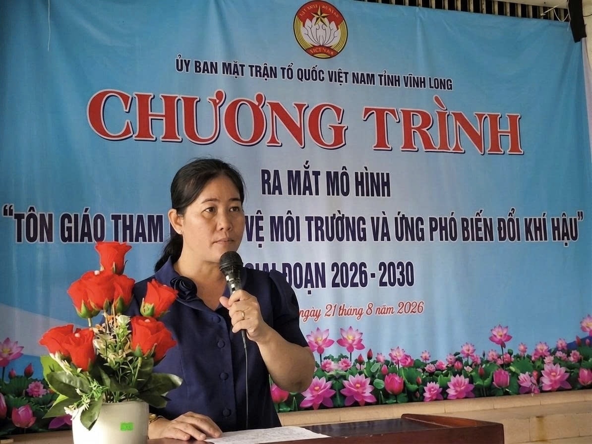 Bà Nguyễn Thị Tuấn Thanh, Phó Chủ tịch Ủy ban Mặt trận Tổ quốc Việt Nam tỉnh Vĩnh Long phát biểu tại buổi ra mắt