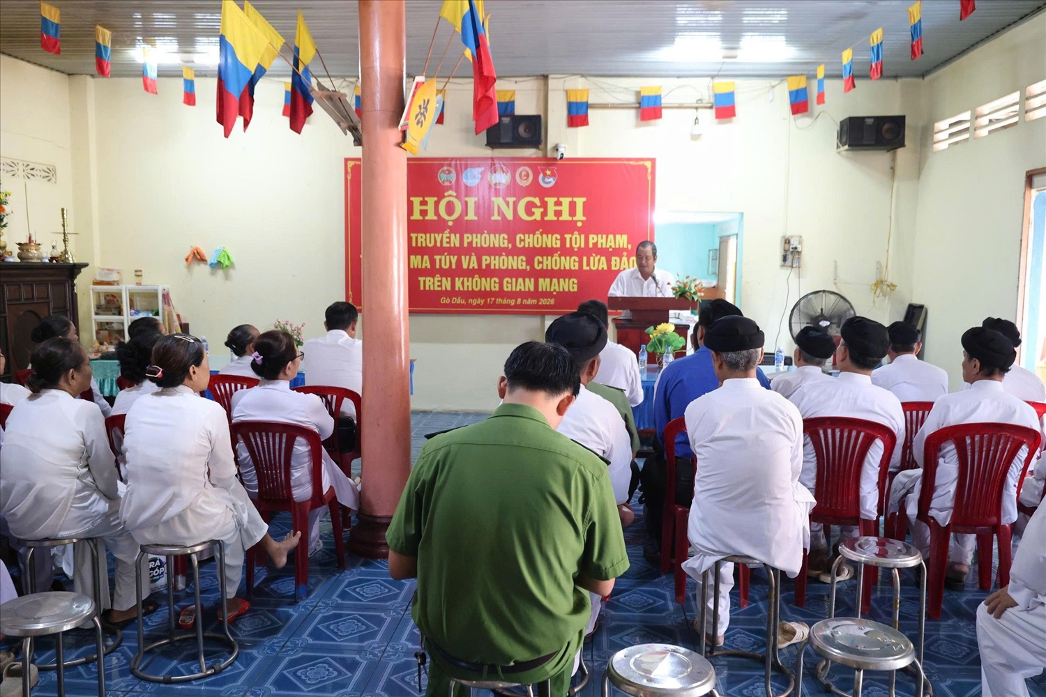 Chức sắc, chức việc và tín đồ đạo Cao Đài phường Gò Dầu, tỉnh Tây Ninh tham dự tuyên truyền phòng, chống ma túy và lừa đảo trên không gian mạng