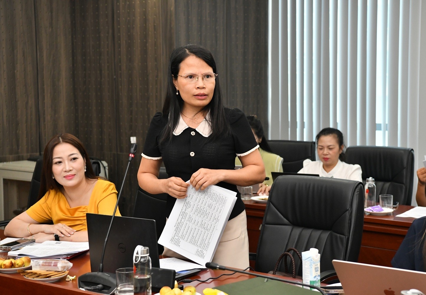 Bà Ân Thị Thìn, Phó Giám đốc Sở Dân tộc và Tôn giáo tỉnh Quảng Ninh phát biểu
