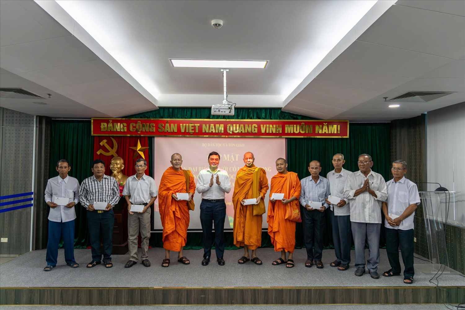 Người có uy tín trong đồng bào dân tộc thiểu số An Giang là “cánh nay nối dài” trong thực thi chính sách dân tộc, tôn giáo 6