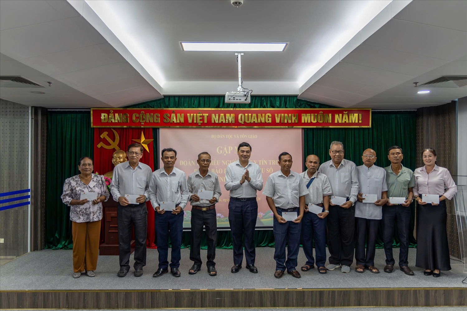 Người có uy tín trong đồng bào dân tộc thiểu số An Giang là “cánh nay nối dài” trong thực thi chính sách dân tộc, tôn giáo 7