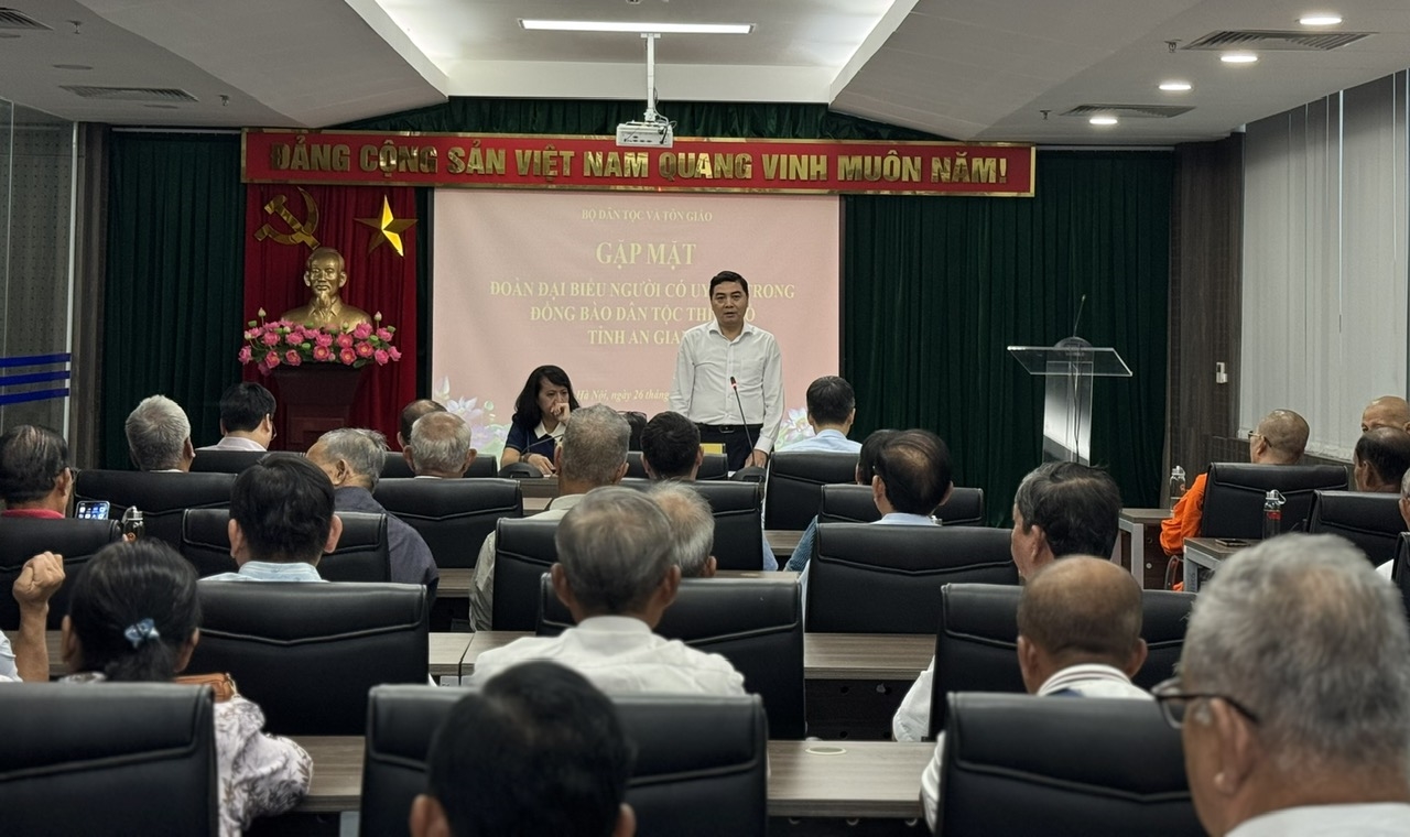 Quang cảnh buổi gặp mặt Đoàn Người có uy tín trong đồng bào dân tộc thiểu số tỉnh An Giang tại trụ sở Bộ Dân tộc và Tôn giáo