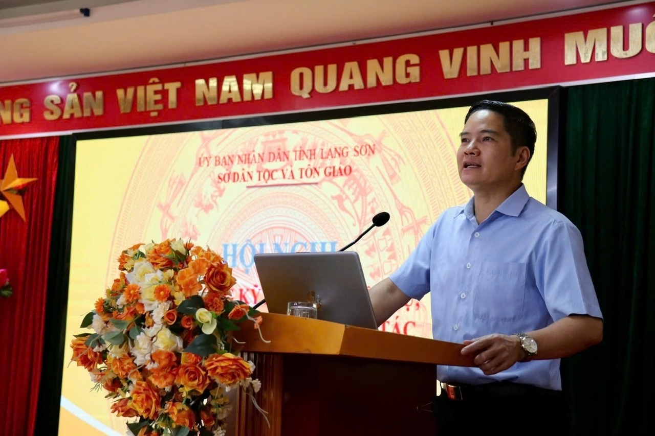Đại diện lãnh đạo Sở Dân tộc và Tôn giáo tỉnh Lạng Sơn phát biểu khai mạc Hội nghị