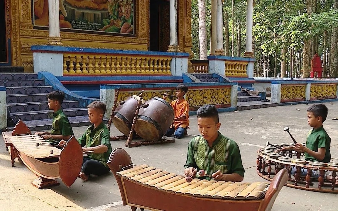 Thế hệ trẻ người Khmer được trao truyền việc thực hành và giữ gìn những di sản văn hóa của dân tộc
