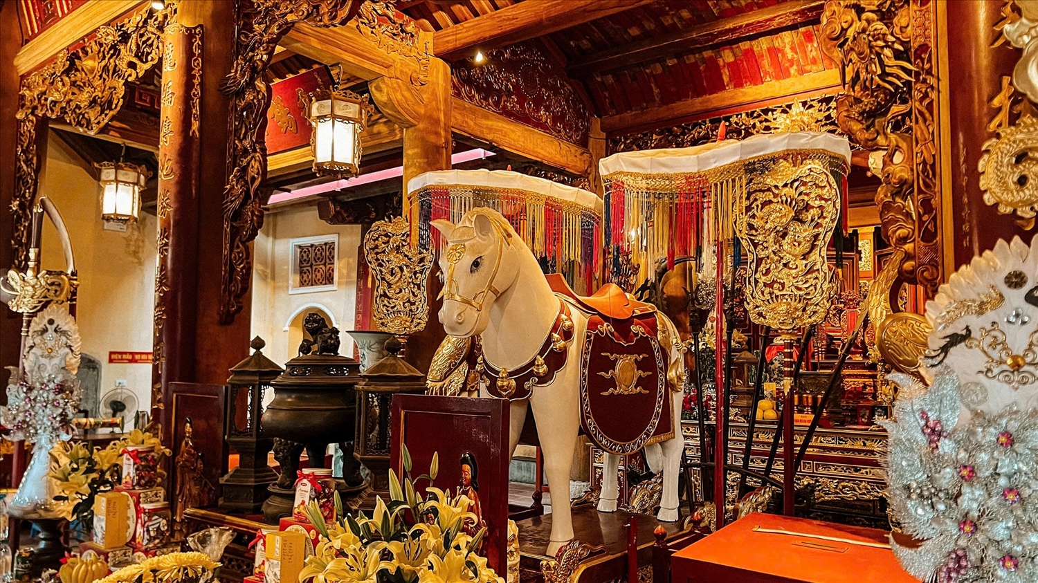 Bach Ma temple is one of the “Four Fortresses” of the ancient Thang Long capital