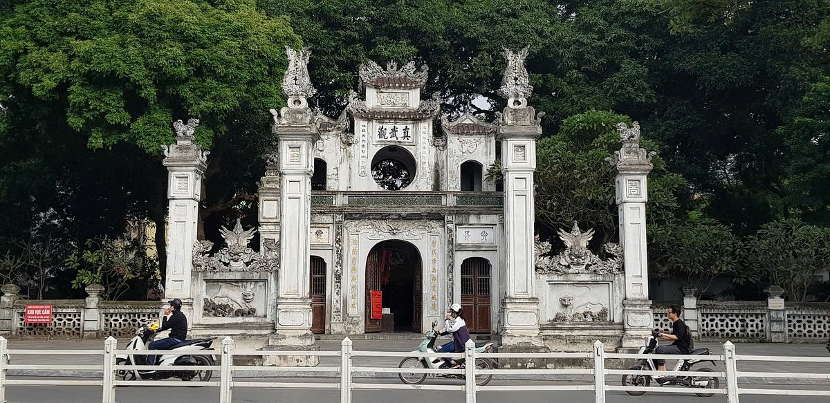 Quan Thanh temple