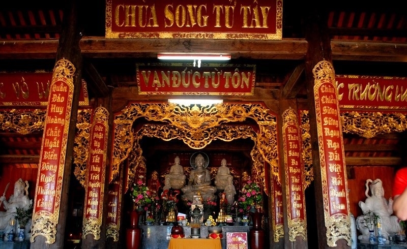 Trong mỗi ngôi chùa ở Trường Sa đều có những câu đối bằng chữ Quốc ngữ, khẳng định được chủ quyền của Việt Nam có từ ngàn xưa trên mảnh đất nơi tiền tiêu hải đảo