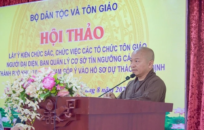 Thượng tọa Thích Nhật Từ, Ủy viên Hội đồng Trị sự, Phó Viện trưởng Thường trực Học viện Phật giáo Việt Nam tại Thành phố Hồ Chí Minh phát biểu tại Hội thảo