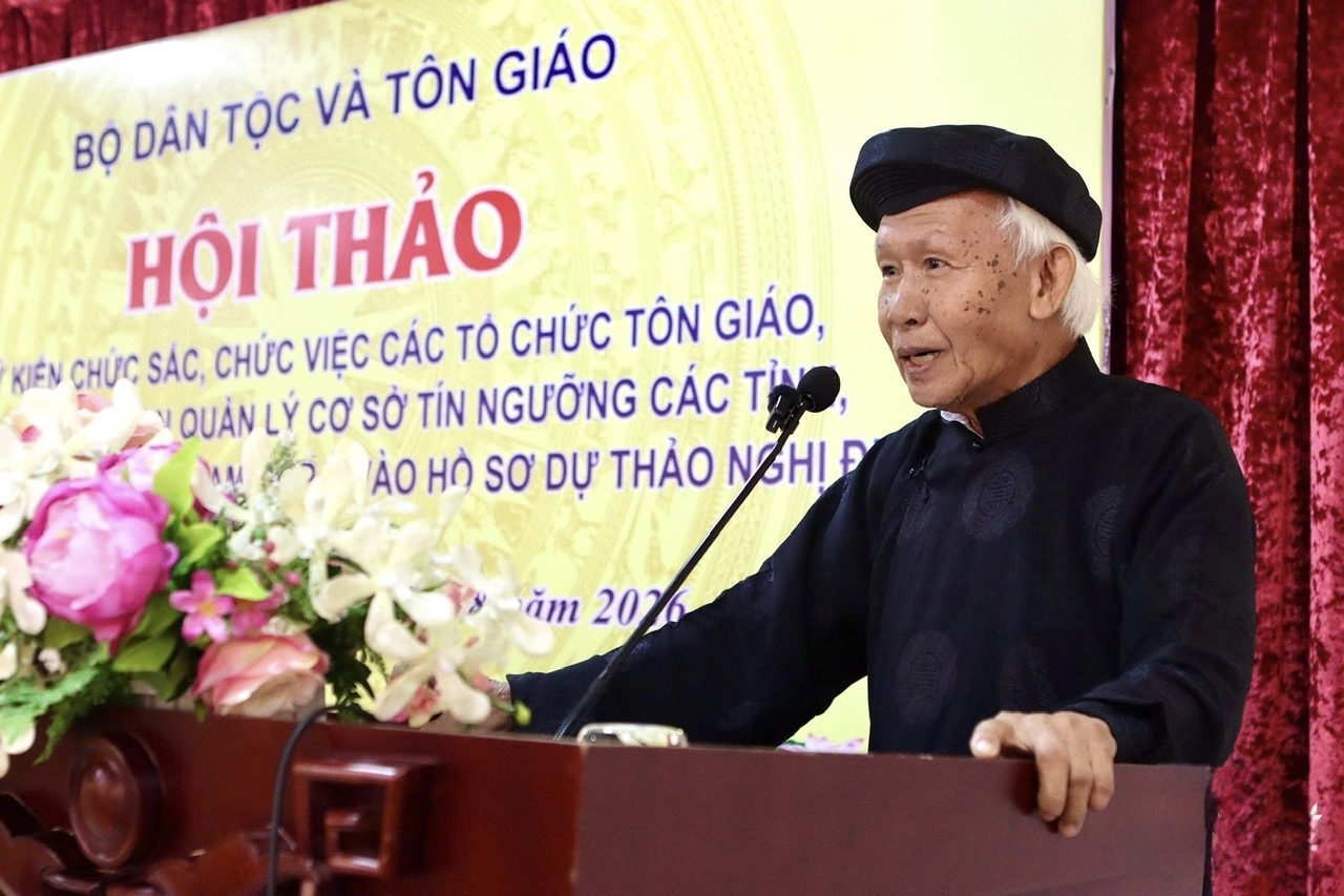 Ông Nguyễn Tấn Đạt, Trưởng ban Trị sự Trung ương Giáo hội Phật giáo Hòa Hảo phát biểu tại Hội thảo