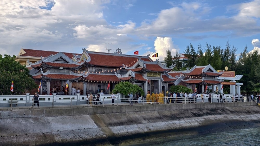 Giữa mênh mông biển mặn nơi trùng khơi, kiến trúc chùa ở Đặc khu Trường Sa mang đậm bản sắc truyền thống của vùng đồng bằng Bắc Bộ xưa