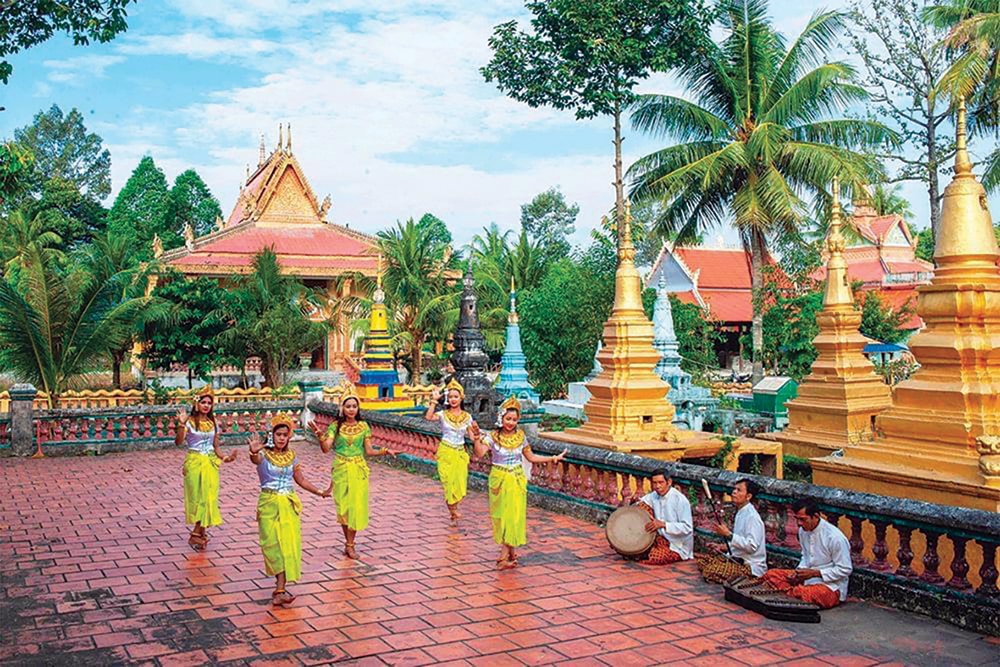Nhạc ngũ âm là loại hình nghệ thuật trình diễn dân gian độc đáo, đóng vai trò quan trọng trong đời sống tín ngưỡng, tôn giáo, lễ hội... của đồng bào Khmer