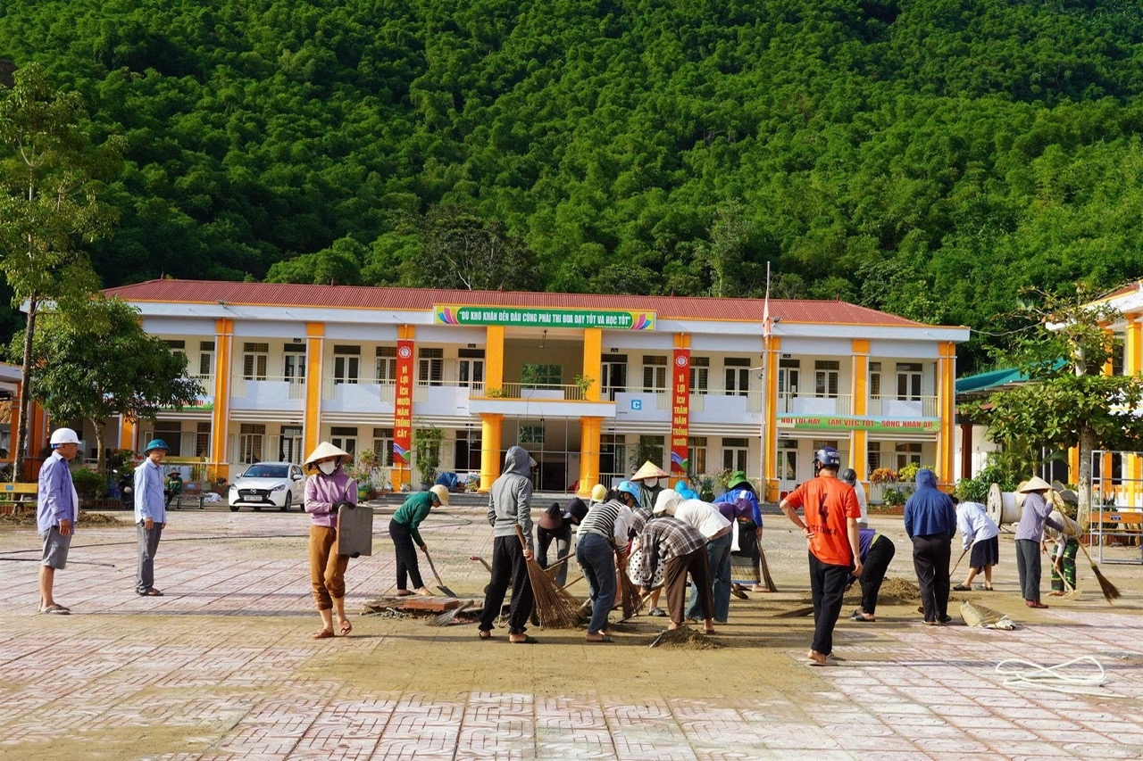 Các cơ quan, đoàn thể và lực lượng trên địa bàn cùng chung tay chỉnh trang trường lớp trước thềm năm học mới