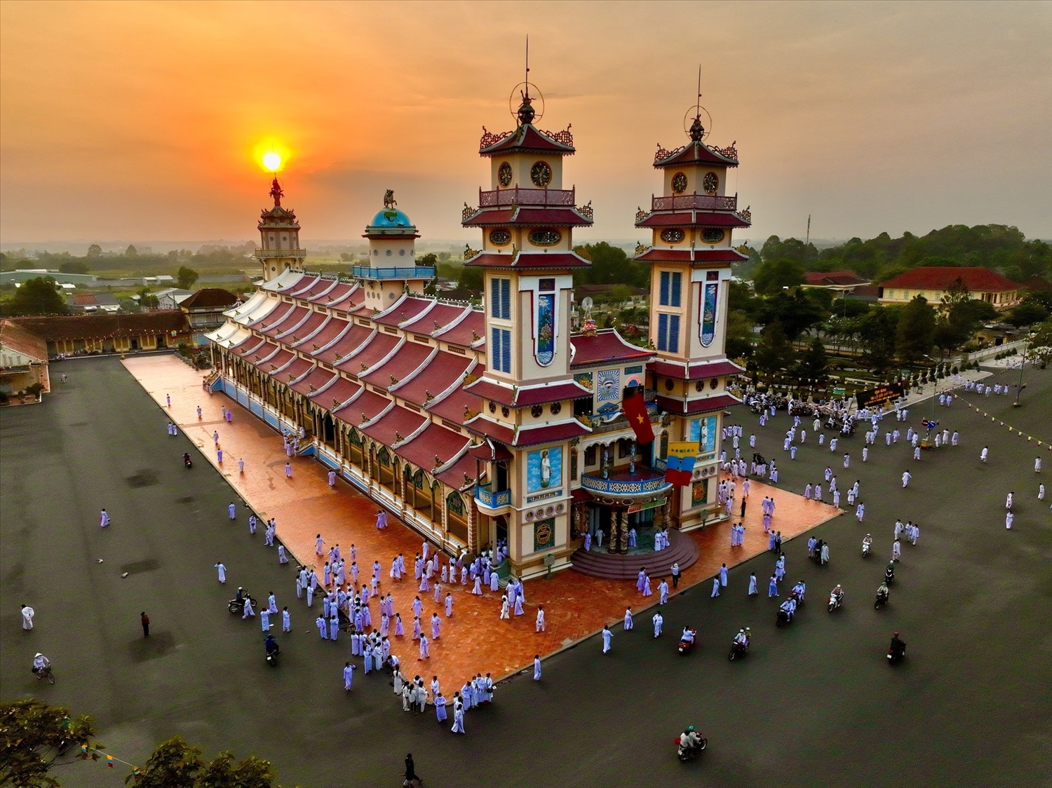 Tay Ninh Holy See - a unique architectural structure of the Cao Dai faith