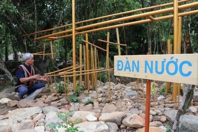Đàn nước được phục dựng, đặt tại khu du lịch sinh thái Thác Lụa, xã Sơn Tây Hạ, tỉnh Quảng Ngãi