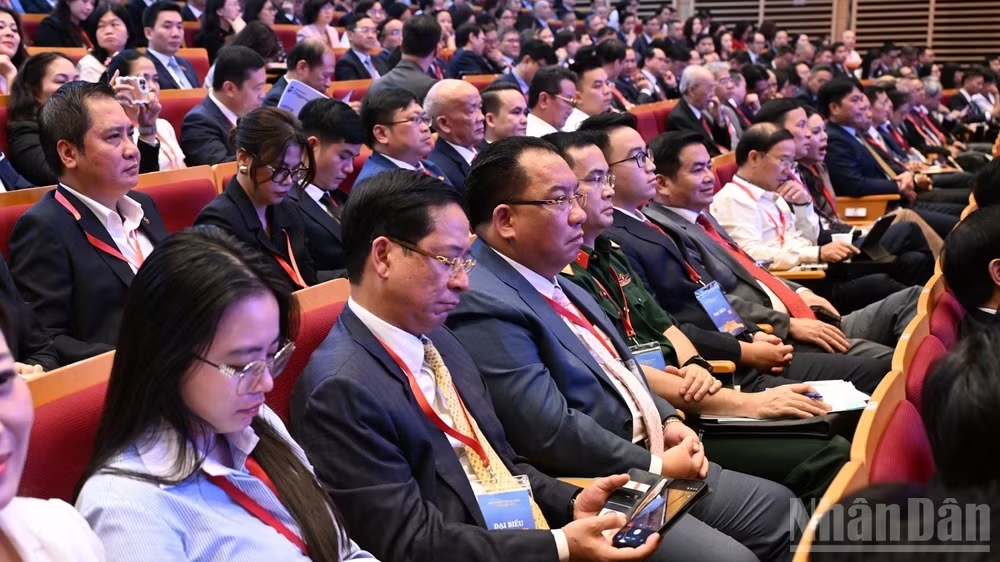 Các đại biểu, cộng đồng doanh nghiệp tham dự Phiên toàn thể. (Ảnh: TRẦN HẢI)