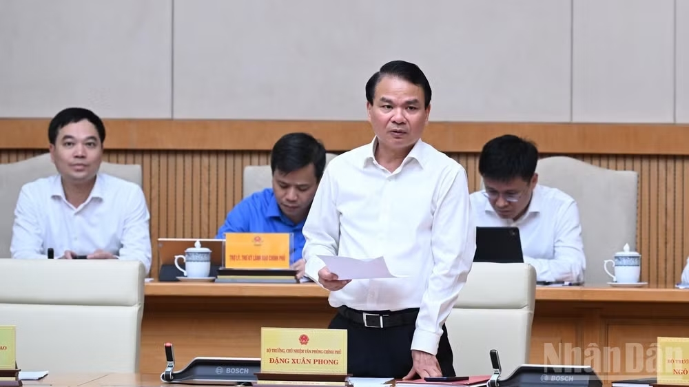 Bộ trưởng, Chủ nhiệm Văn phòng Chính phủ Đặng Xuân Phong phát biểu ý kiến tại phiên họp. (Ảnh: Trần Hải)