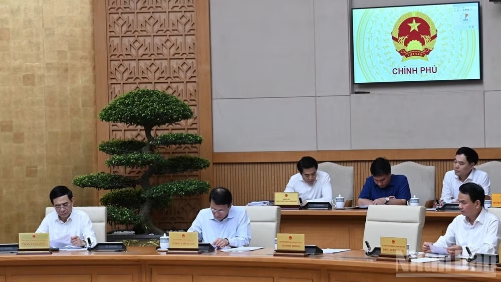 Lãnh đạo các bộ, ngành, các đại biểu tham dự Phiên họp Chính phủ thường kỳ tháng 7. (Ảnh: Trần Hải)