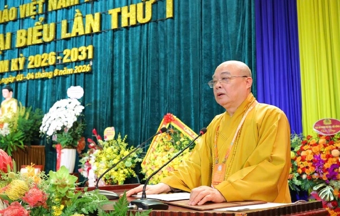 Hòa thượng Thích Thanh Nhiễu, Ủy viên Thường trực Hội đồng Chứng minh, Phó Chủ tịch Thường trực Hội đồng Trị sự Giáo hội Phật giáo Việt Nam phát biểu tại Đại hội