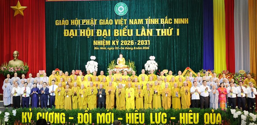 Các đại biểu chúc mừng Ban Trị sự Giáo hội Phật giáo Việt Nam tỉnh Bắc Ninh nhiệm kỳ 2026-2031