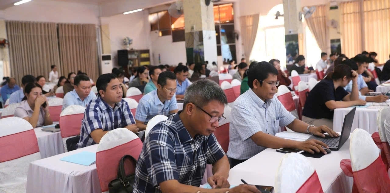 Các đại biểu tham dự hội nghị tập huấn