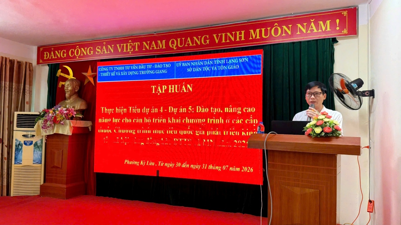 Ông Hoàng Xuân Thuận - Giám đốc Sở Dân tộc và Tôn giáo tỉnh Lạng Sơn phát biểu khai mạc lớp tập huấn thứ nhất (tháng 7/2026)